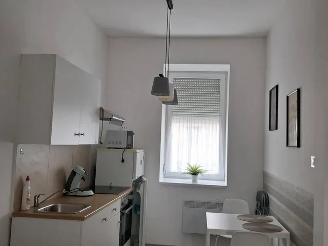 Eladó ház Kesztölc 30 nm