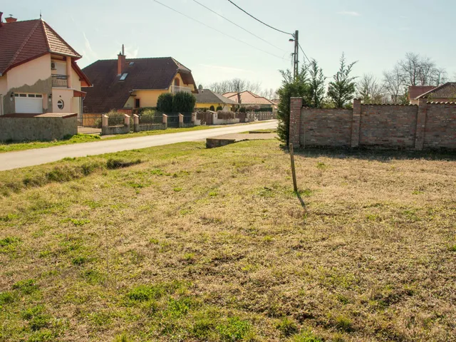 Eladó telek Balatonberény 1069 nm