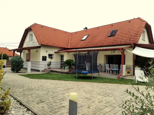 Eladó ház Balatonszentgyörgy 180 nm