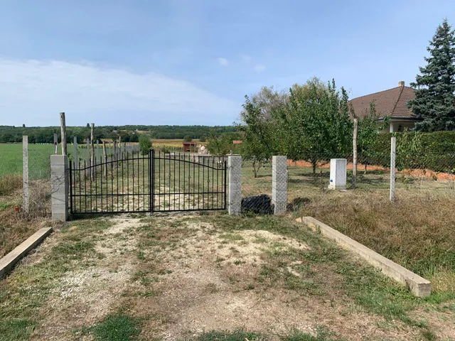 Eladó telek Karmacs 146 nm