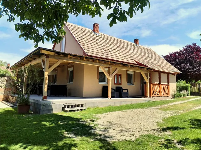 Eladó ház Hollád 80 nm