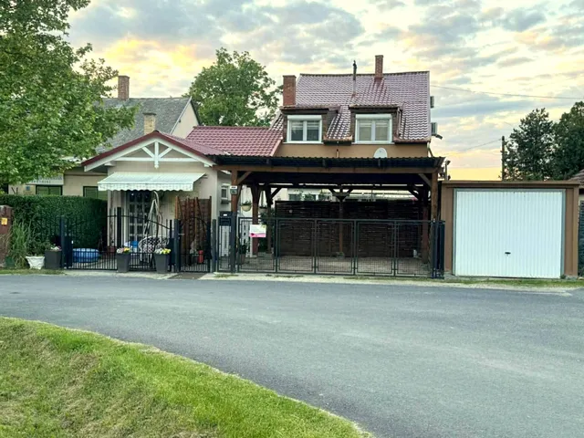 Eladó ház Balatonberény 204 nm