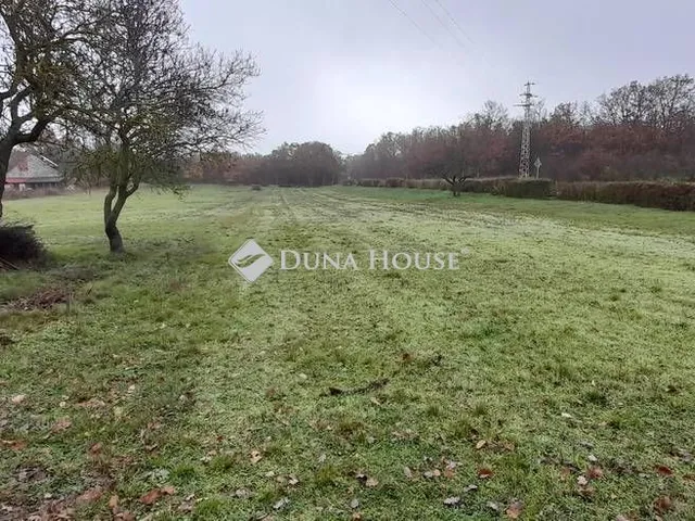 Eladó telek Balatonudvari 8158 nm