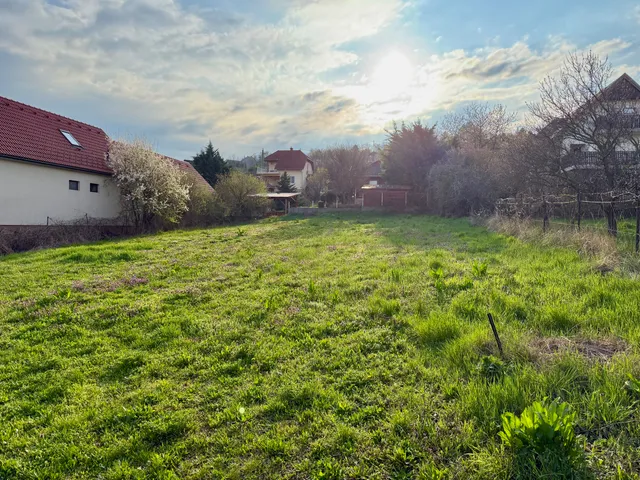 Eladó telek Felsőörs 890 nm