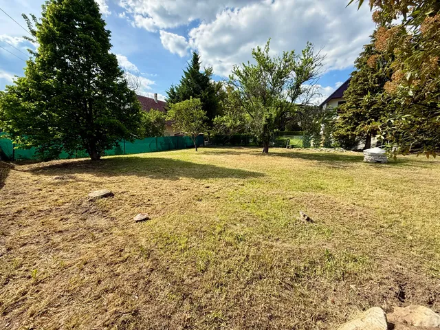 Eladó telek Csopak 706 nm