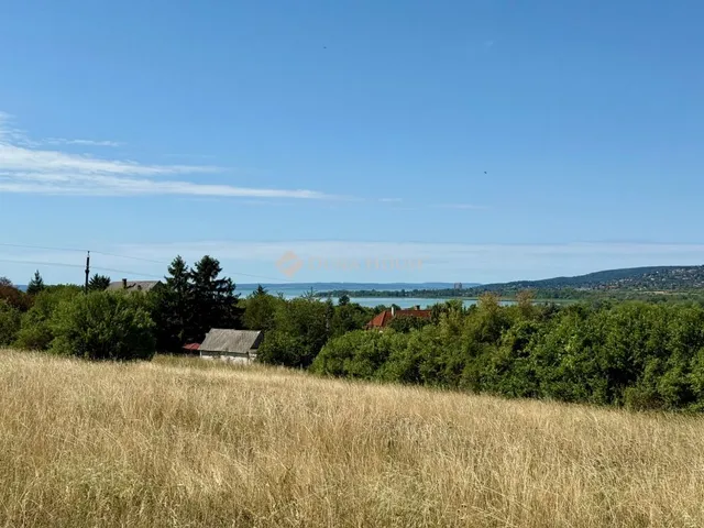 Eladó telek Balatonfűzfő 2220 nm