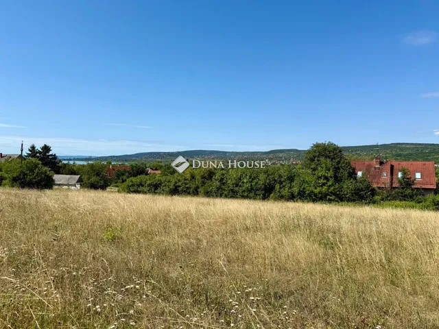 Eladó telek Balatonfűzfő 2220 nm