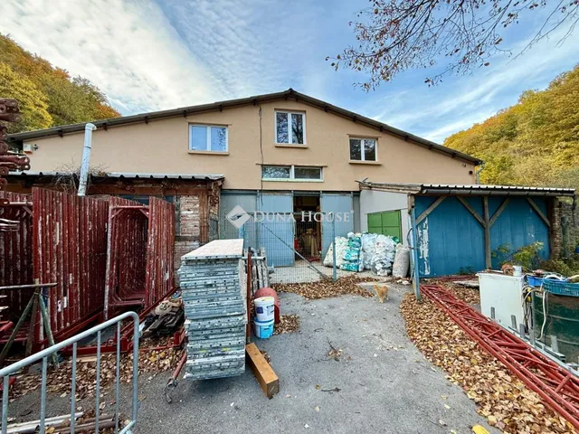 Eladó kereskedelmi és ipari ingatlan Ajka 430 nm