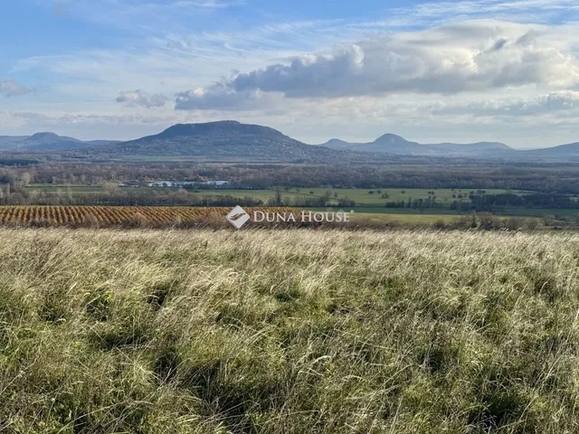 Eladó telek Nemesvita 22528 nm