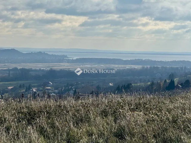 Eladó telek Lesencefalu 37840 nm