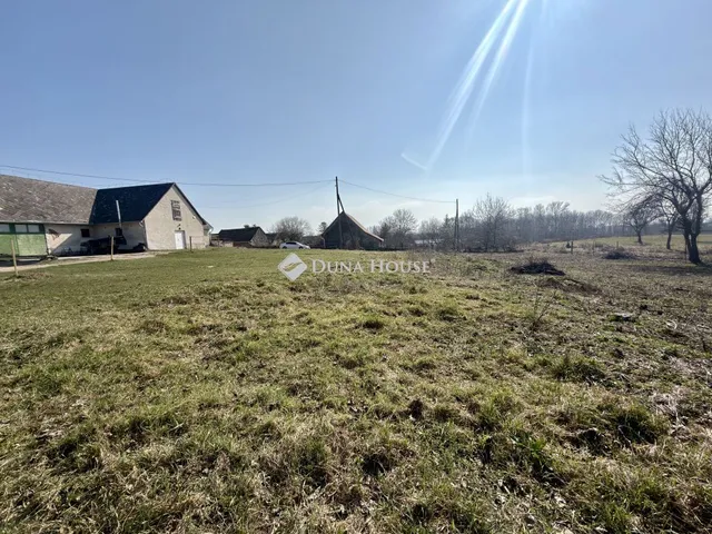 Eladó telek Örvényes 925 nm