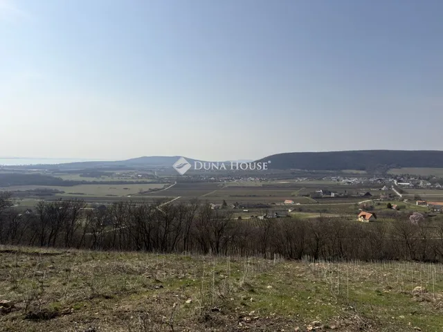 Eladó telek Balatoncsicsó 3573 nm