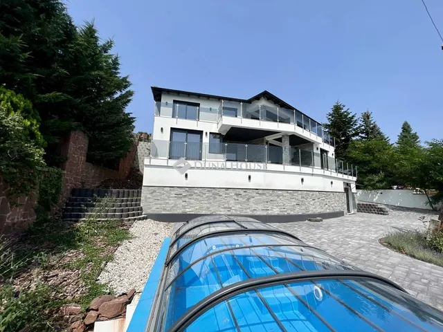 Eladó ház Balatonalmádi 438 nm