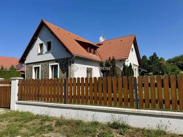 Eladó ház Vászoly 220 nm