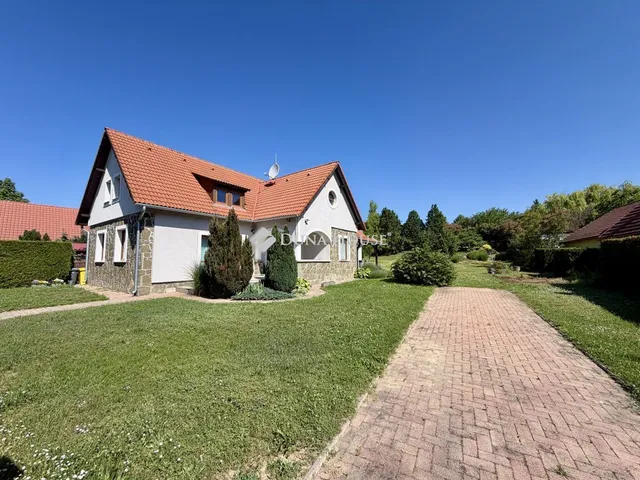 Eladó ház Vászoly 220 nm