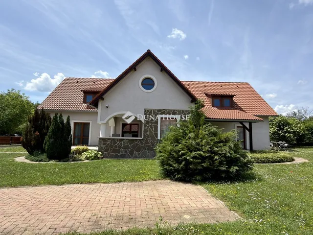 Eladó ház Vászoly 220 nm
