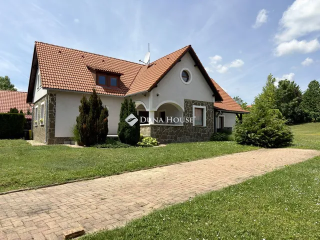 Eladó ház Vászoly 220 nm
