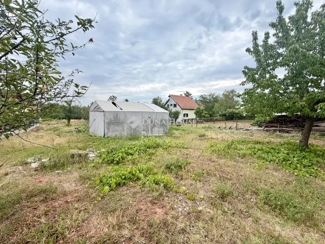 Eladó telek Csopak 800 nm