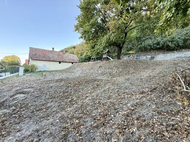 Eladó telek Balatonkenese 1784 nm