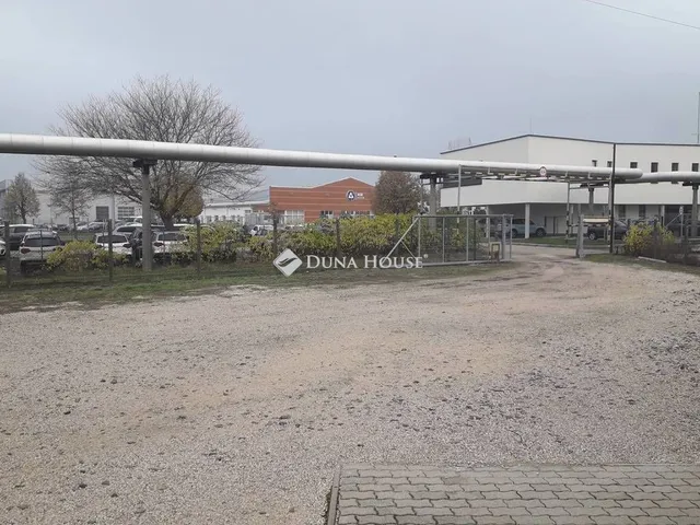 Eladó kereskedelmi és ipari ingatlan Paks 3208 nm
