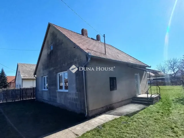 Eladó ház Fadd 71 nm