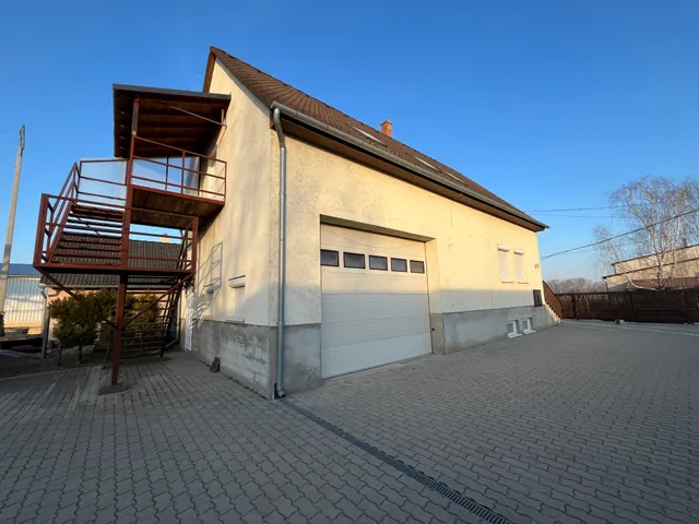 Kiadó ház Dunaszentgyörgy 200 nm