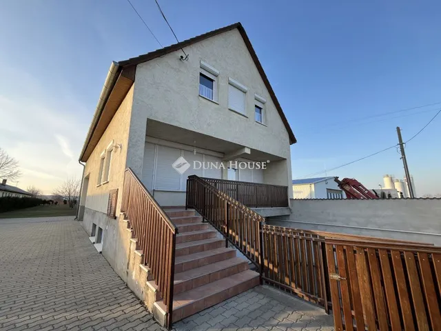 Kiadó ház Dunaszentgyörgy 200 nm