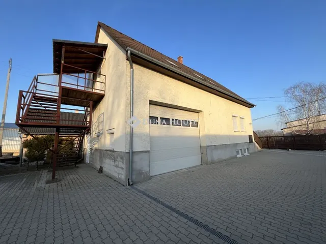 Kiadó ház Dunaszentgyörgy 200 nm