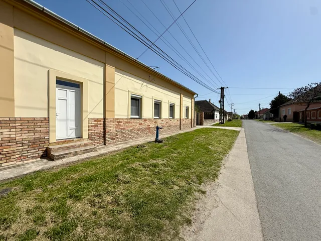 Kiadó ház Fadd 200 nm