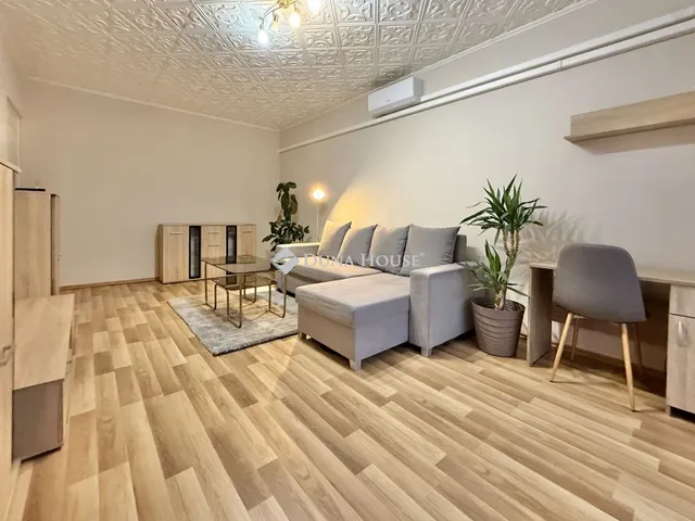 Eladó lakás Paks, Kurcsatov utca 54 nm