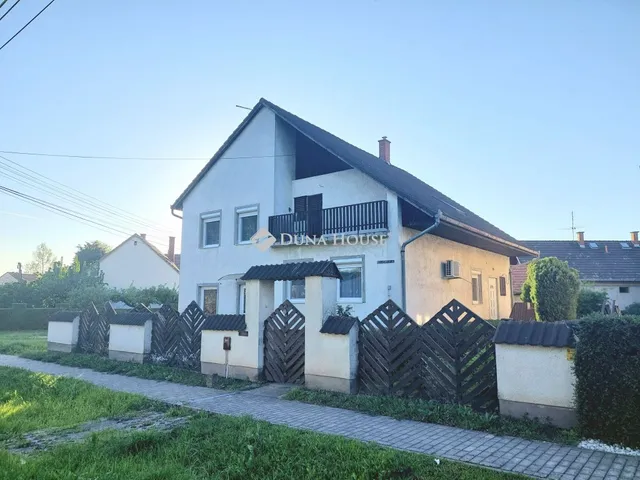 Eladó ház Simontornya 200 nm