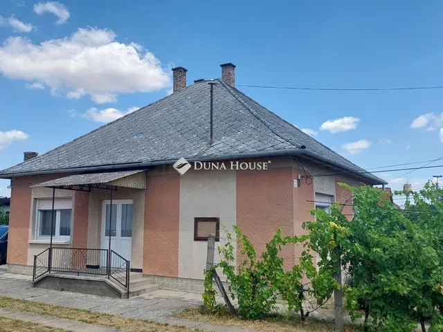 Eladó ház Tolna 90 nm