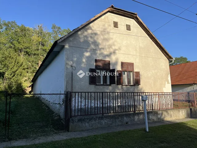 Eladó ház Szakadát, Iskola utca 102 nm