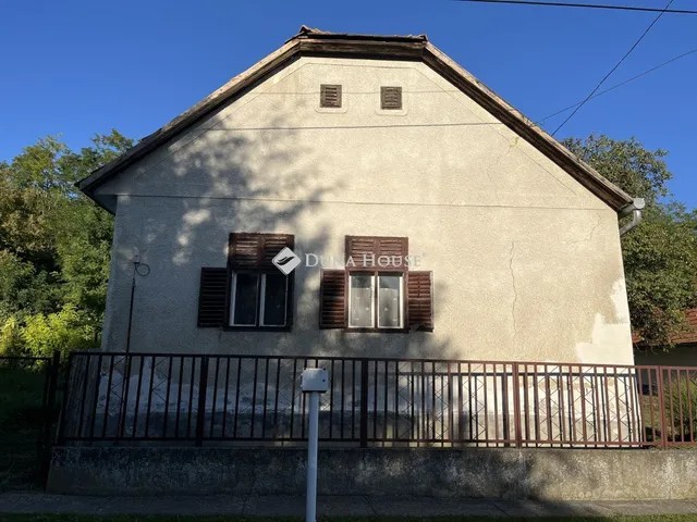 Eladó ház Szakadát, Iskola utca 102 nm