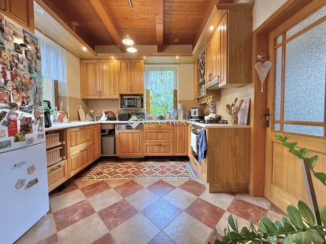 Eladó ház Paks, Toldi Miklós utca 154 nm