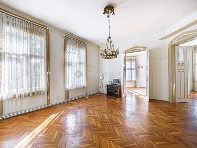 Eladó lakás Budapest I. kerület, Zsolt utca 140 nm