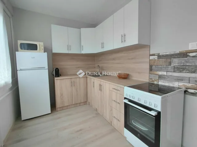 Kiadó lakás Paks, Építők útja 54 nm