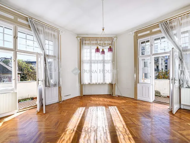 Eladó lakás Budapest I. kerület, Zsolt utca 140 nm