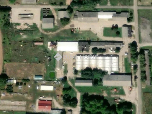 Kiadó kereskedelmi és ipari ingatlan Fadd 13067 nm