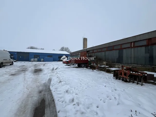 Kiadó kereskedelmi és ipari ingatlan Fadd 13067 nm