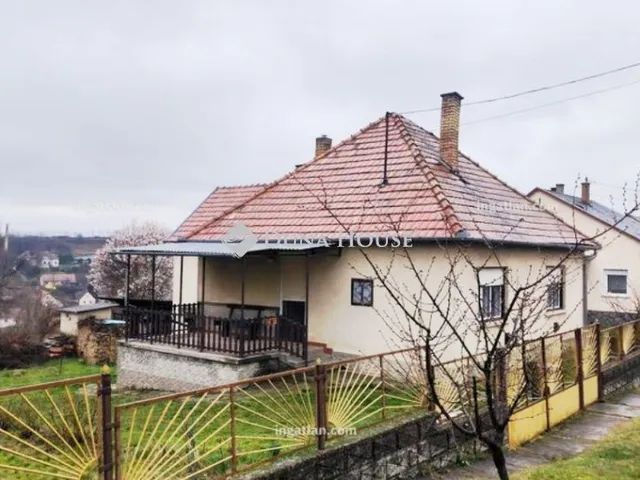 Eladó ház Tevel 140 nm