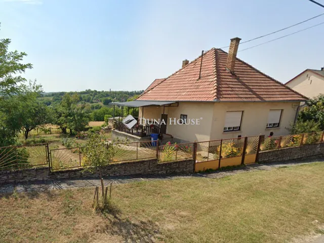 Eladó ház Tevel 140 nm