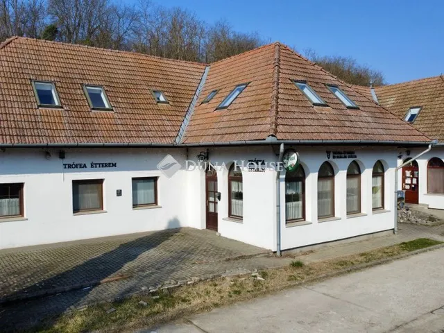 Eladó kereskedelmi és ipari ingatlan Szálka, Táncsics Mihály utca 450 nm