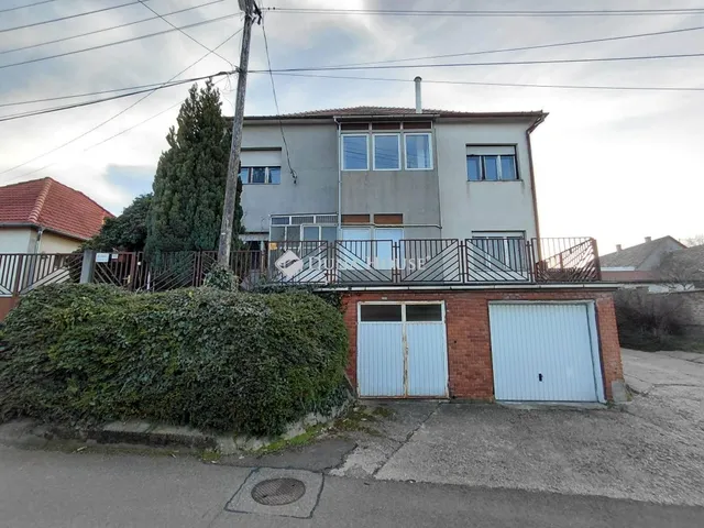 Eladó ház Paks 200 nm