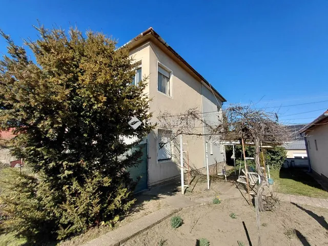 Eladó ház Paks 200 nm