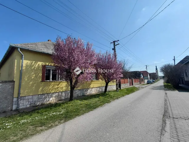 Eladó ház Decs 190 nm