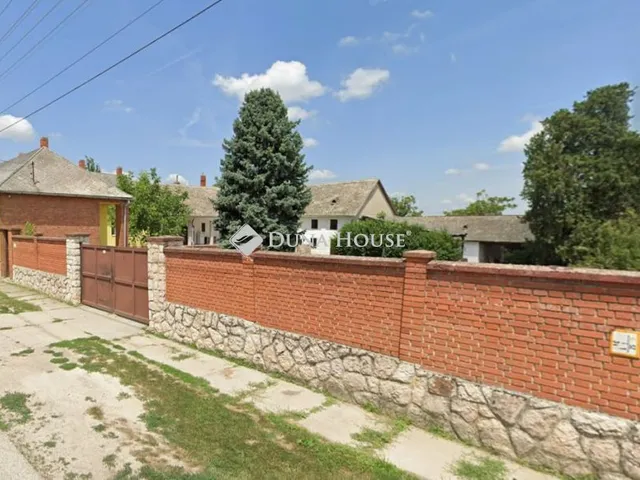 Eladó ház Decs 190 nm