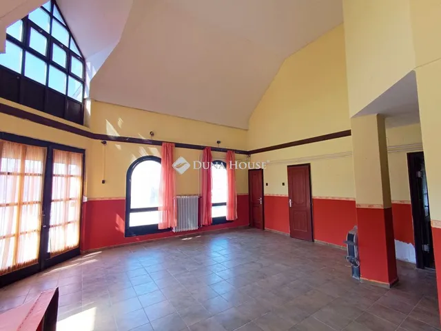 Eladó ház Tolna 300 nm