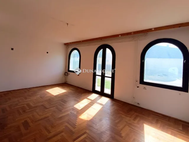 Eladó ház Tolna 300 nm