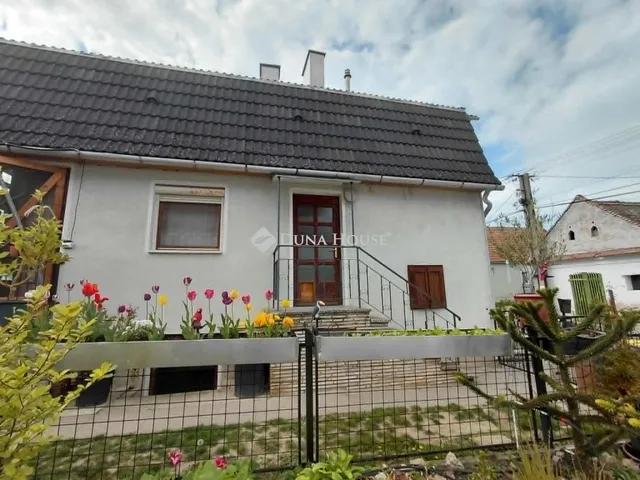 Eladó lakás Paks 130 nm